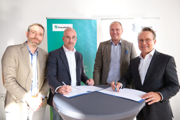 MOU_Unterzeichnung_Florian Hahn_Rolf Bracke_Christian_Melcher_Ulrich_Wessel__Geothermie_Fraunhofer_DMT–Gesellschaft für Lehre und Bildung_THGA